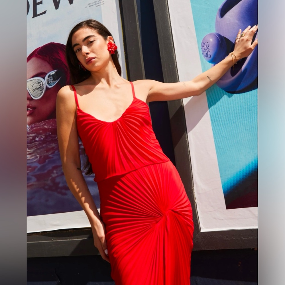 Elegant Red Pleated Dress